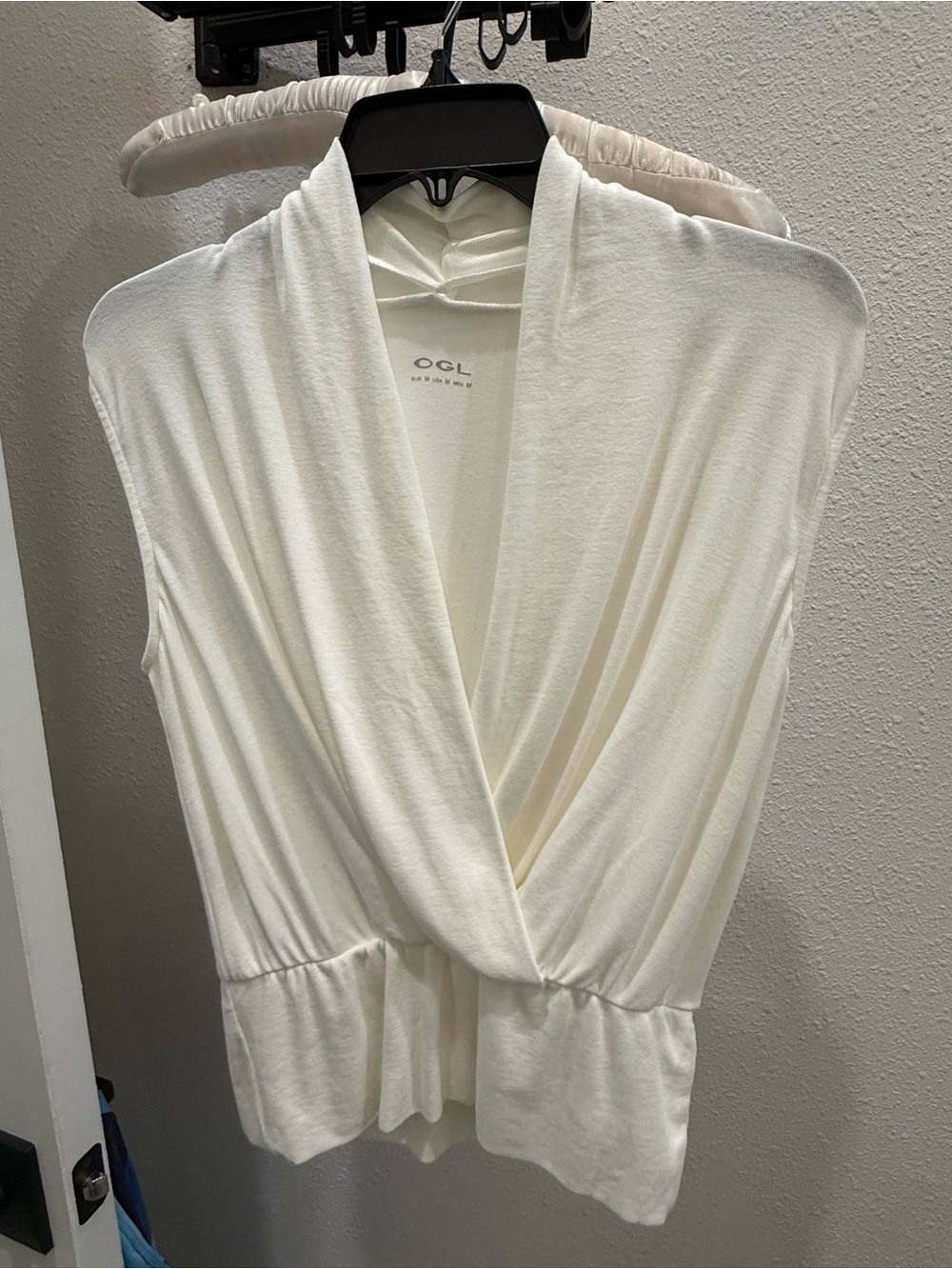 OGL Cream Surplice Sleeveless Top M - Picture 5 of 6